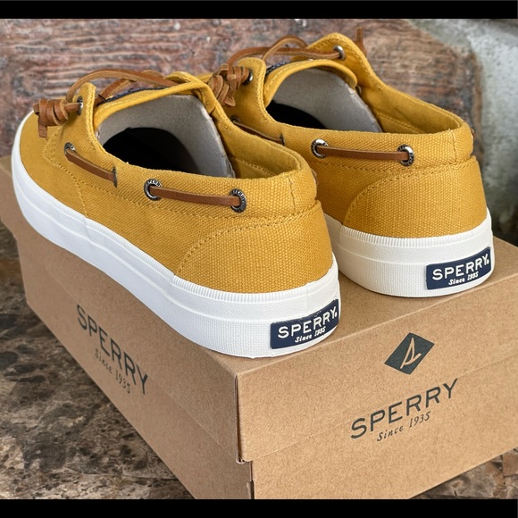 NEW Sperry Crest Boat Barrel Tie Lace Sneaker - Picture 2 of 10